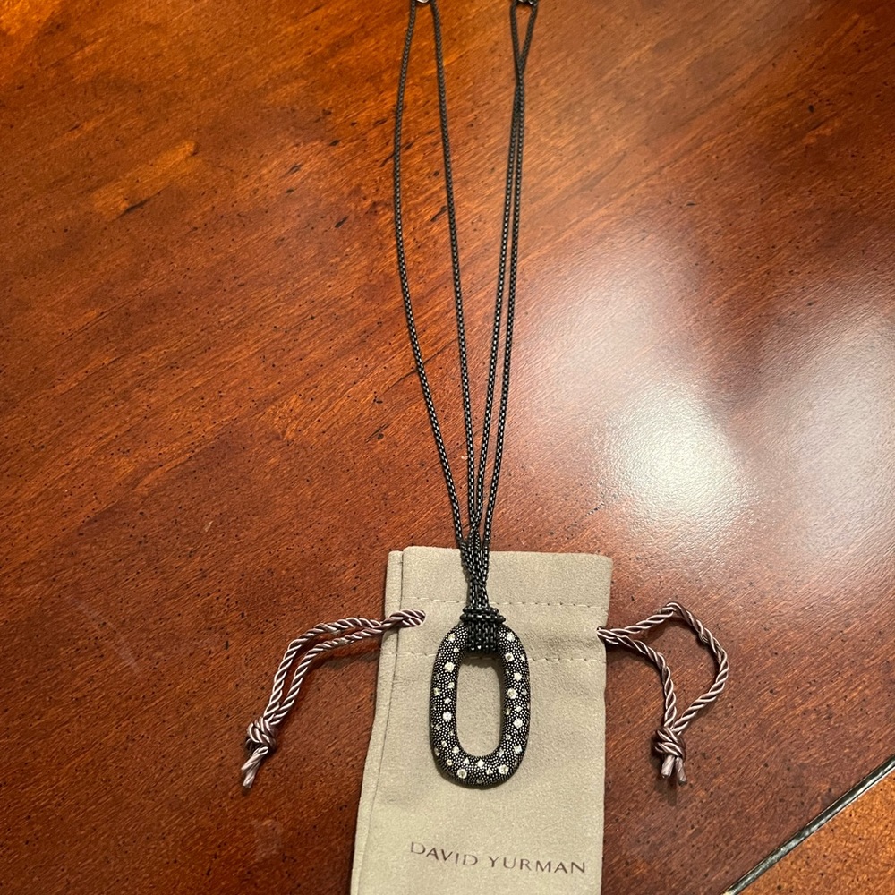 Brand new David Yurman necklace w diamonds